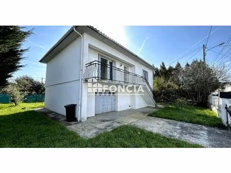 maison sur deux niveaux garage et jardin