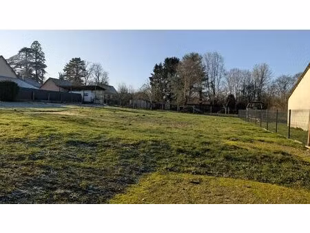 terrain à bâtir de 695 m²