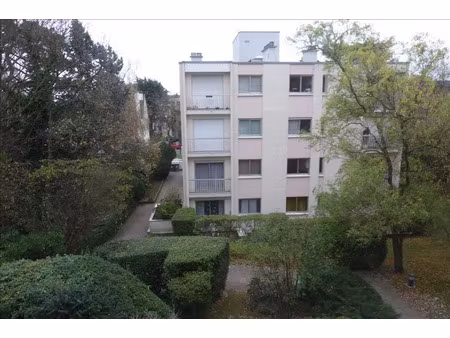 location appartement 1 pièce 24.2 m² à garches (92380)  812 €