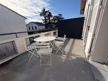 roseraie  t2 meublé rénové 36m2