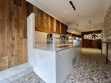 local commercial 50m2 avec sous-sol haussmann paris 08