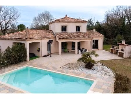 le luxe du calme absolu  une maison clé en main au cœur de la campagne tarnaise.