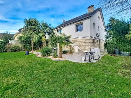 maison familiale 3/4 chambres  grand jardin avec piscine