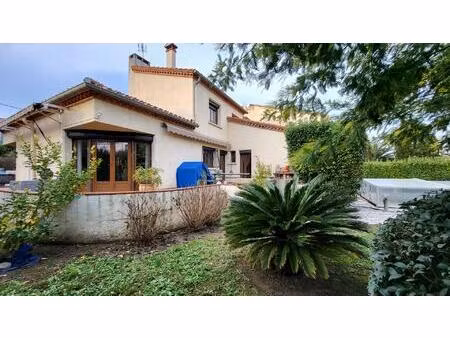 belle villa avec jardin et piscine