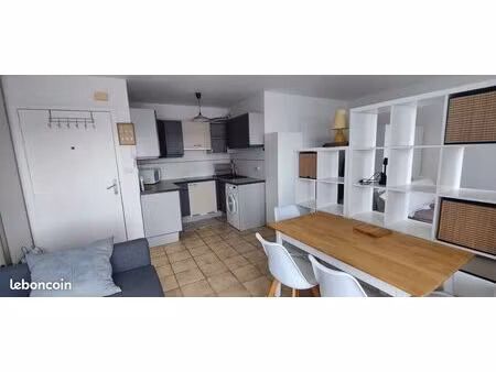 lumineux 30 m² meublé  cuisine équipée  balcon 9m²  cave et garage sécurisés