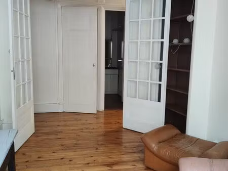 appartement lumineux et coloré proche des facs