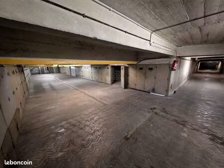 parking/box 1 pièce 13 m²