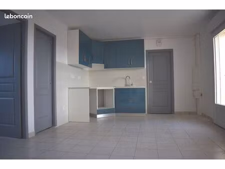 t3 avec terrasse  calme avec parking fermé