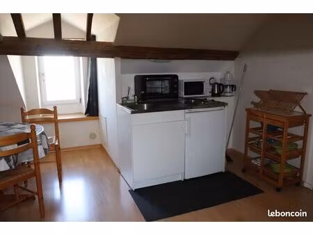 studio meublé – cadre verdoyant – parking privé