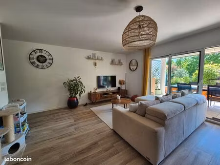 appartement traversant t4 de 91m2 avec terrasse et jardin