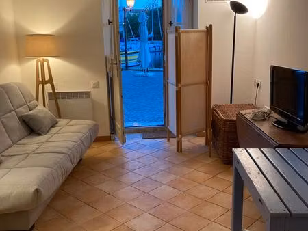 loue joli studio meublé pour 1 personne