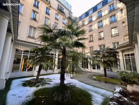 2 pièces à louer exclusivement à usage professionnel