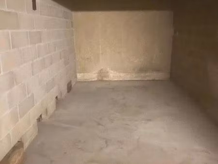 parking/box 1 pièce 13 m²