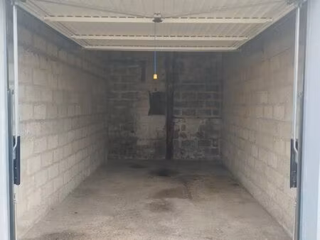 garage/box/garde meubles de 18m2 la rochelle