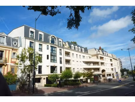 location parking à garches (92380)  115 €