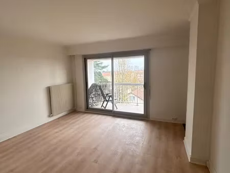 location locaux professionnels 1 pièce 25 m² à le pecq (78230)  700 €