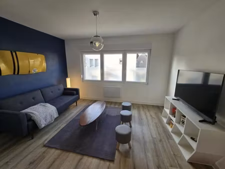 location meublée maison 3 pièces 84 m² à lille (59000)  1 024 €