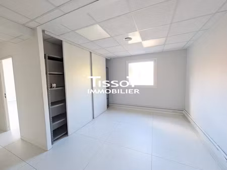 location locaux professionnels 3 pièces 66 m² à nimes (30000)  900 €