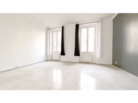 location locaux professionnels 3 pièces 48 m² à aix-en-provence (13090)  1 130 €