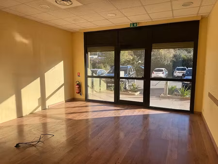 location locaux professionnels 79 m² à aix-en-provence (13090)  2 198 €