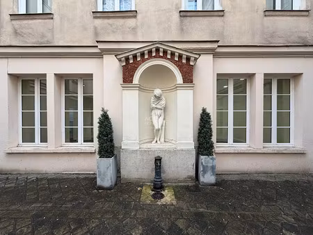 location locaux professionnels 3 pièces 79.47 m² à versailles (78000)  1 990 €