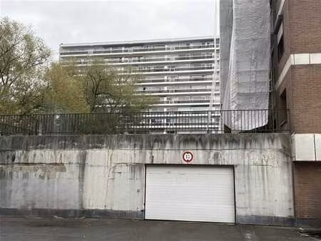 grand garage box individuel à côté du westland