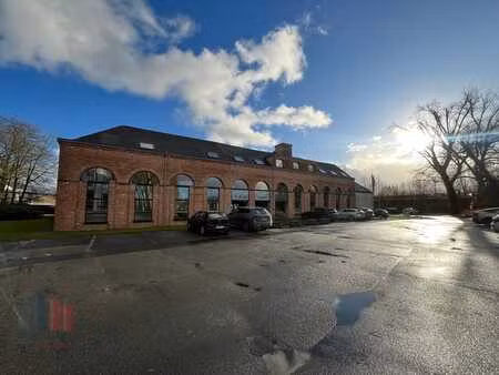 454 m² de bureaux prêts à l'emploi près de la r4