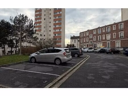 location stationnement  12 m² t- à joinville-le-pont  80 €