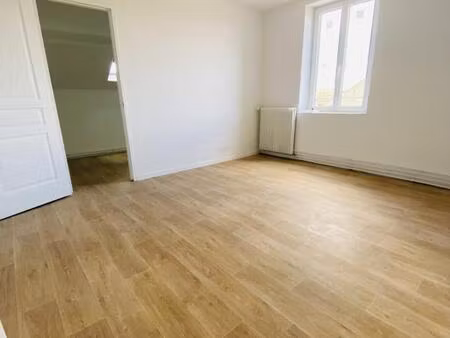 appartement t2 rénové – 2ème étage – hyper centre de bonnières-sur-seine