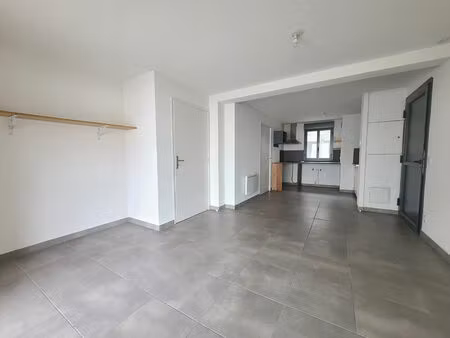 a 2 pas de l'avenue thiers  cet agréable t3 avec terrasse et jardin  en bon état général n