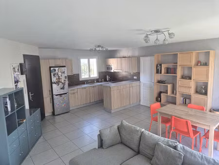 a vendre appartement t3 sur la couronne avec 2 places de parking