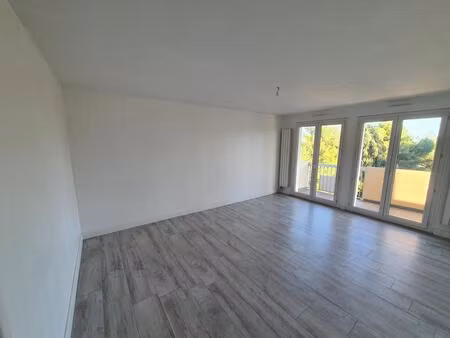 t3 + terrasse + parking