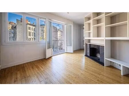 nantes centre  t3-t4 avec parking et cave