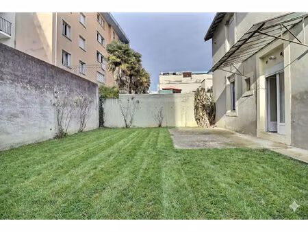 rare - coeur de pau : t3 de 76 m² avec grand jardin au calme absolu