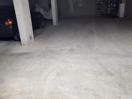 location garage 28 m² à lambesc (13410)