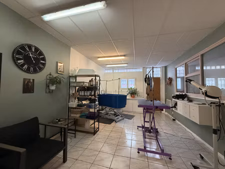 local commercial de 82m2 au centre commercial le colombier à