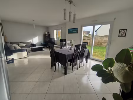 a vendre à landivisiau - t7 de 120 m²