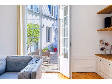 mansart avec grande cour pavée. montmorency centre