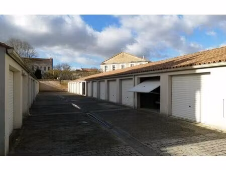 location stationnement  15 m² t- à rochefort  105 €