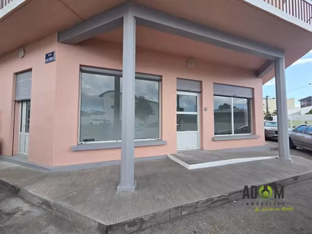 location locaux professionnels 50 m² à le port (97420)  915 €