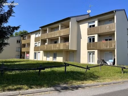 à louer – appartement t3 de 64 m² avec balcon – pontaumur (63)