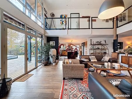 maison 7 pièces 330 m²