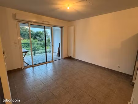 t2 meublé - parking - balcon