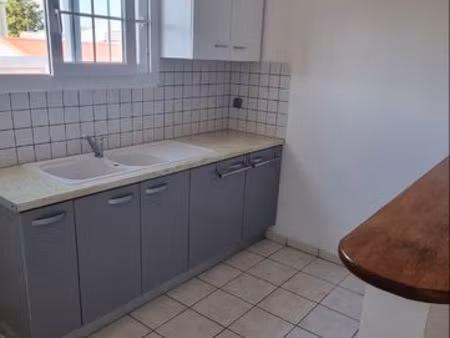 beau t2 au bourg du françois