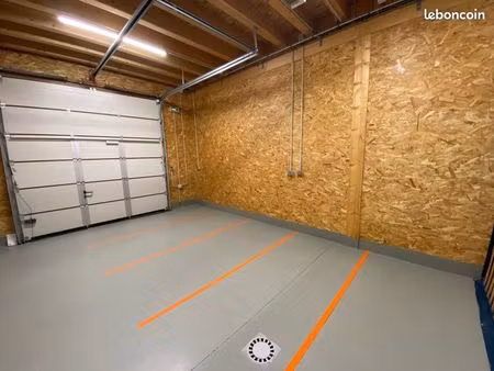 espace stockage / emplacement moto