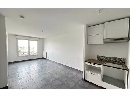 location appartement  44 m² t-2 à châtillon  1 017 €