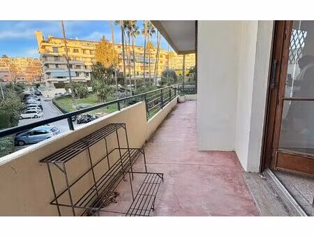 location appartement  m² t-3 à nice  1 350 €