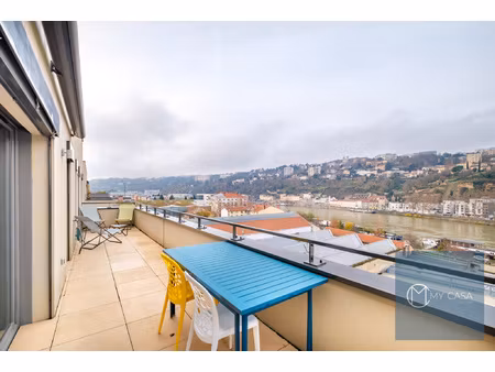 t5 dernier étage avec terrasse vue saône