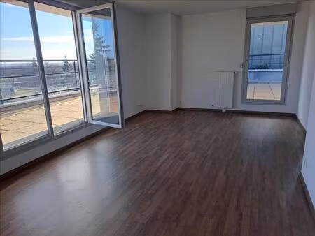 appartement - 4ème étage - 72 74 m2 - 4 pièces - non meublé