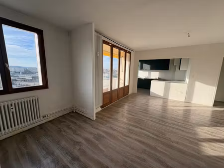 bel appartement t3 avec balcon proche centre-ville